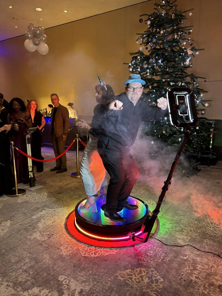 360 Grad Video Spinner Firmenevent Österreich mit Gästen